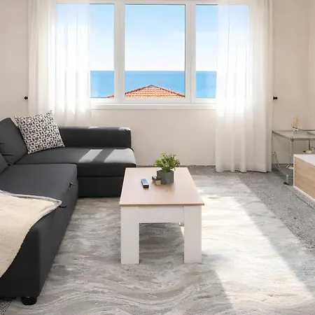 Holibai, Vila Natercia , Vistas al Atlántico cerca de Baiona *